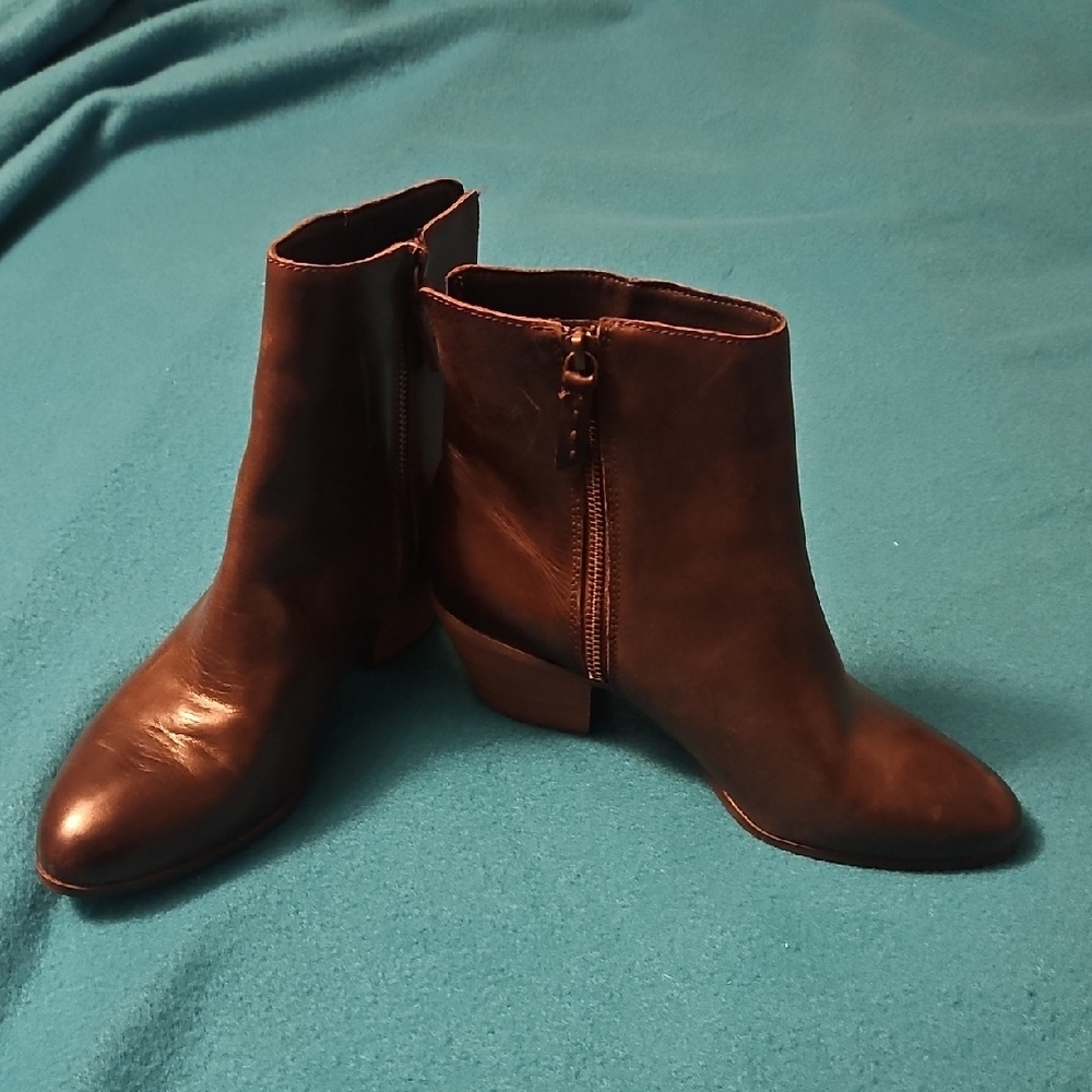 FRYE AND CO. Rich Brown Leather Ankle Boots - Picture 4 of 4
